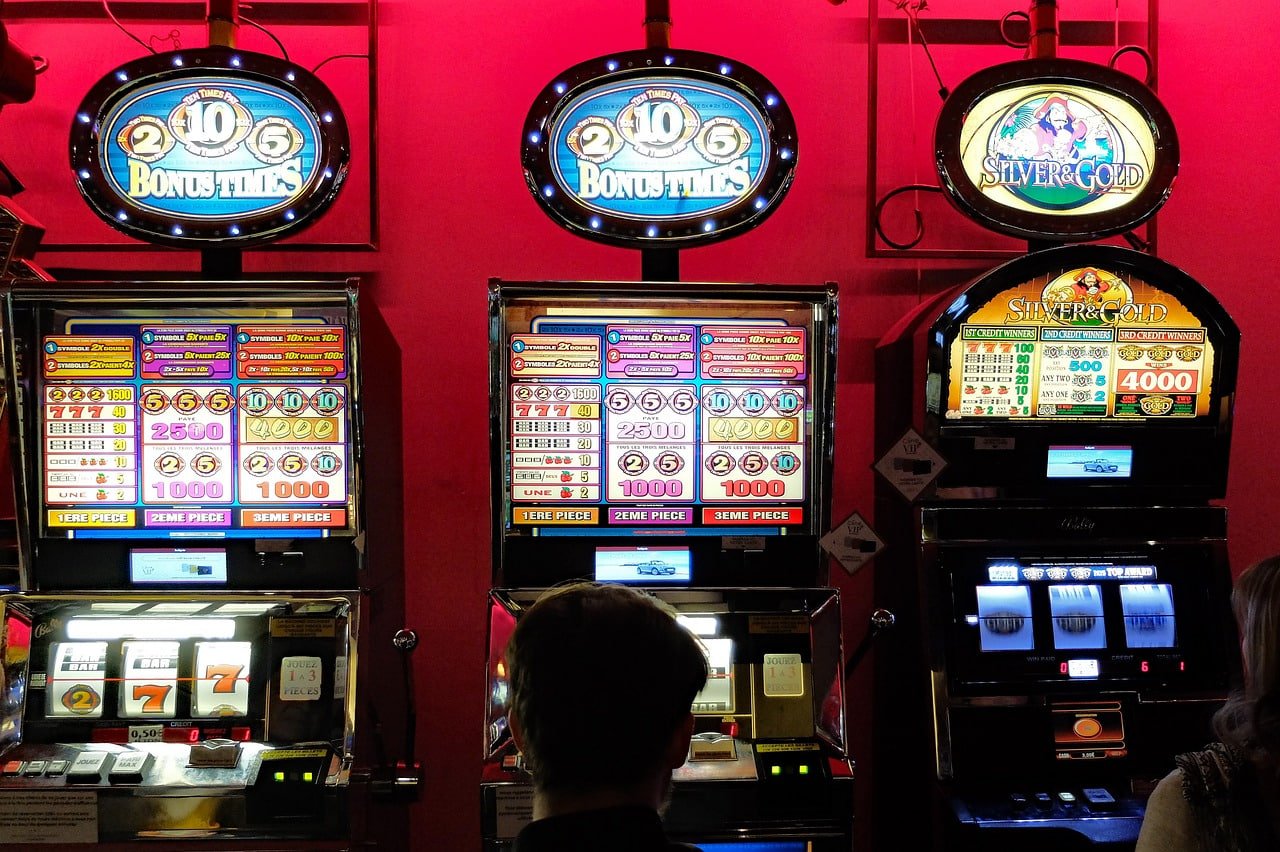 Sudirman Cup betting interface and live dealer switch